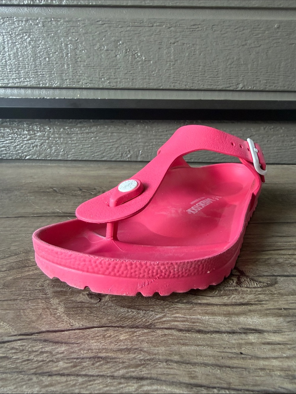 Birkenstock Women’s Hot Pink Thong Sandals size 40/ US 9.5